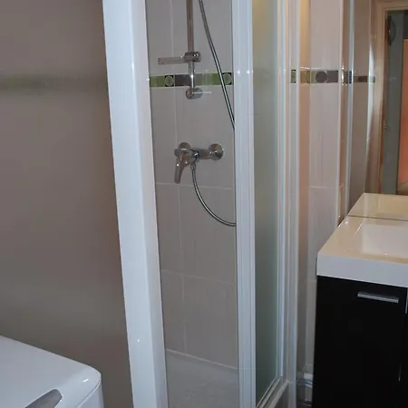 T2 4 Pers. Avec Balcon, Clim, Parking, A 10m De La Du Lavandou - Fr-1-803-66 Apartment Le Lavandou