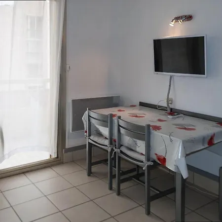 T2 4 Pers. Avec Balcon, Clim, Parking, A 10m De La Du Lavandou - Fr-1-803-66 Apartment *