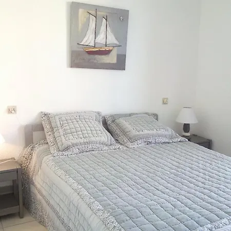 T2 4 Pers. Avec Balcon, Clim, Parking, A 10m De La Du Lavandou - Fr-1-803-66 Apartment